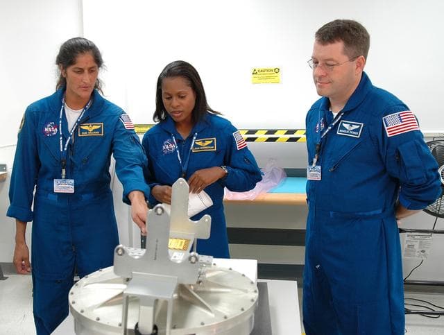 NASA image: KSC-06pd2303