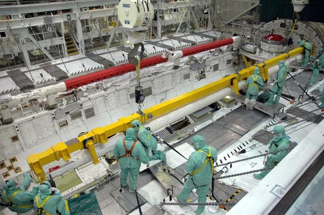 NASA image: KSC-06pd2369