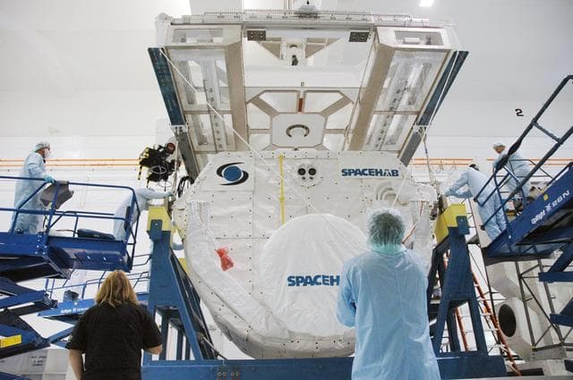 NASA image: KSC-06pd2445