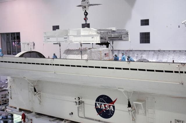 NASA image: KSC-06pd2450