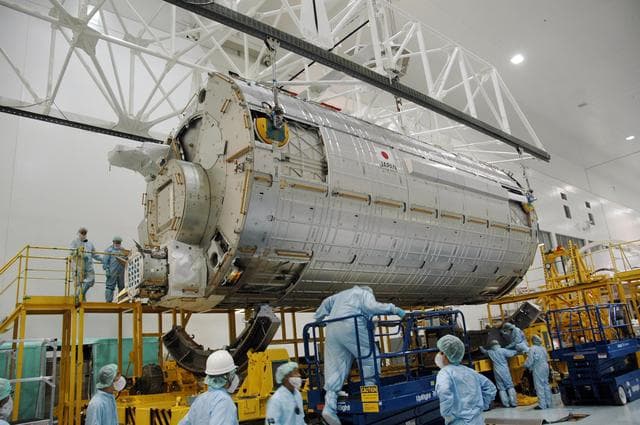 NASA image: KSC-06pd2494