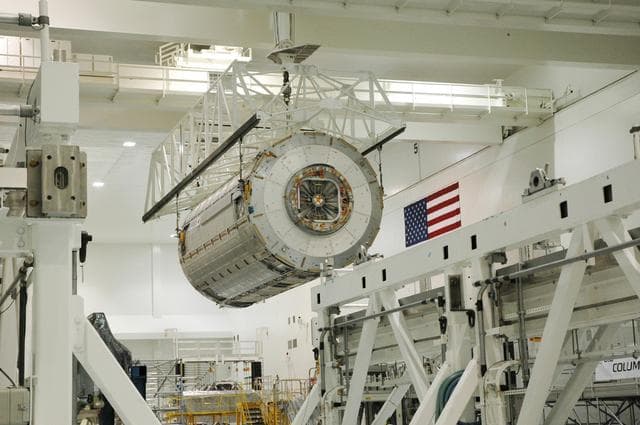 NASA image: KSC-06pd2496