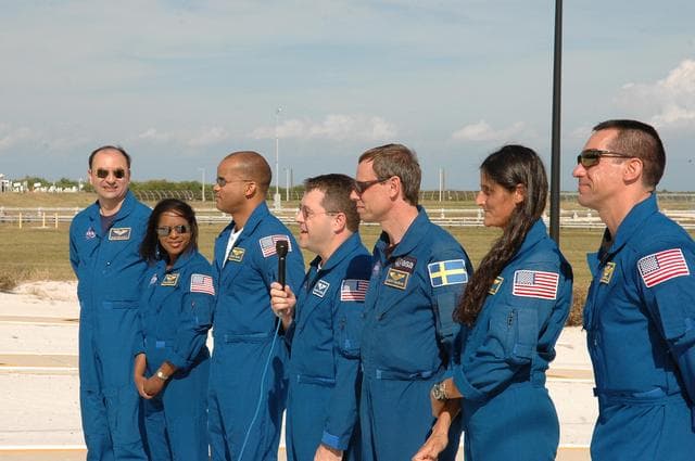 NASA image: KSC-06pd2562