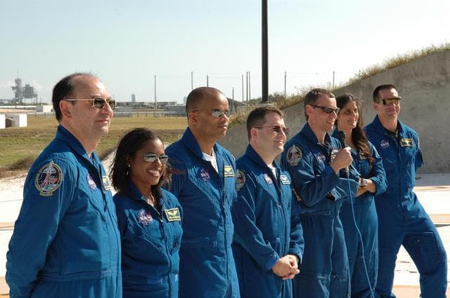 NASA image: KSC-06pd2564