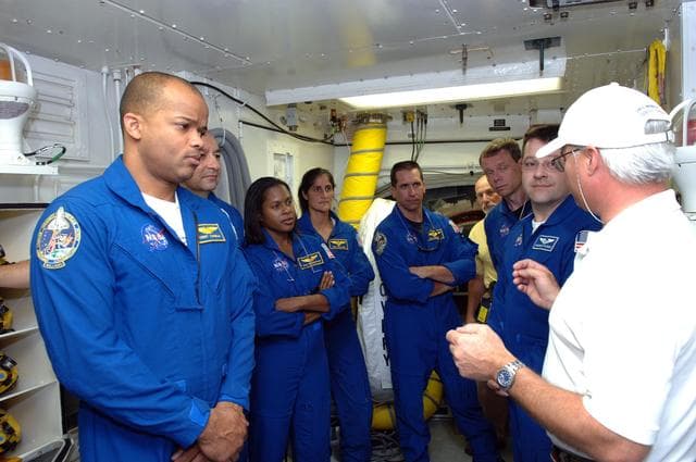 NASA image: KSC-06pd2565