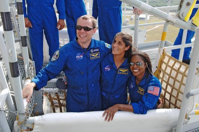 NASA image: KSC-06pd2570