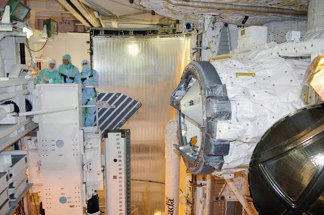 NASA image: KSC-06pd2577