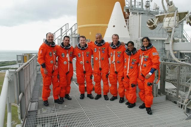 NASA image: KSC-06pd2613