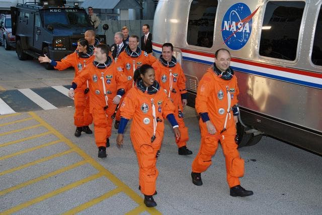 NASA image: KSC-06pd2731