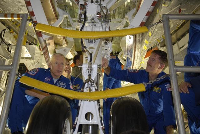 NASA image: KSC-06pd2826