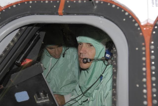 NASA image: KSC-06pd2830