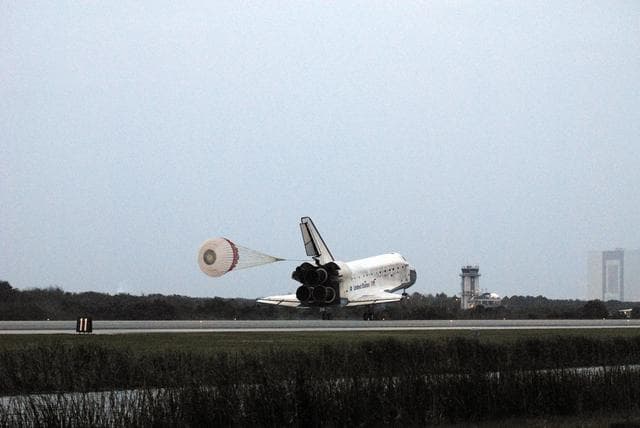 NASA image: KSC-06pd2864