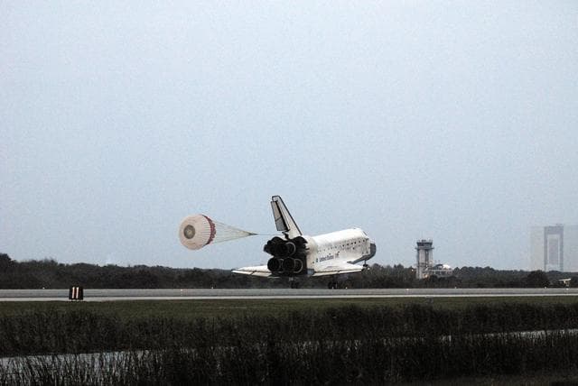 NASA image: KSC-06pd2867