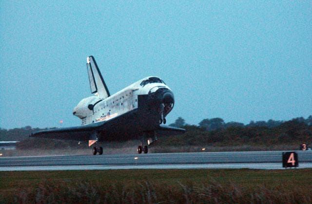 NASA image: KSC-06pd2868