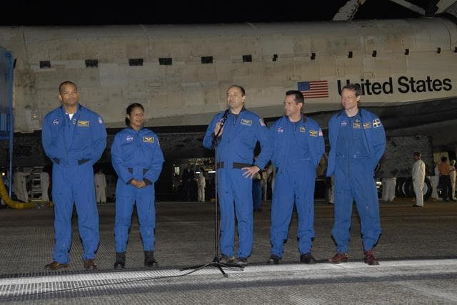 NASA image: KSC-06pd2869