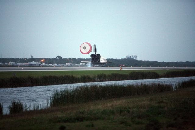 NASA image: KSC-06pd2874