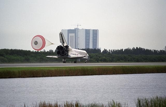 NASA image: KSC-06pp1613