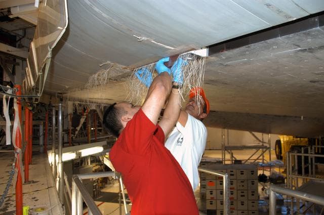 NASA image: Installing a Carrier Panel on Endeavor in OPF 2