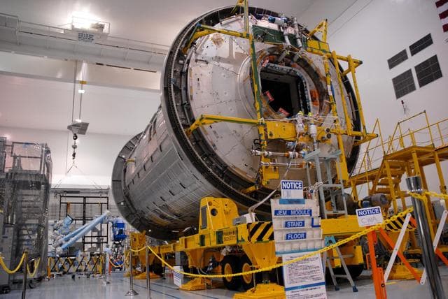 NASA image: KSC-07pd0407