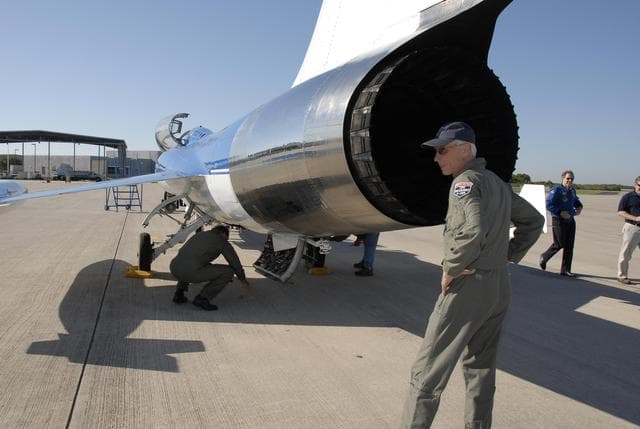NASA image: KSC-07pd0904