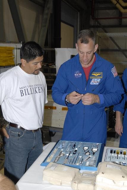 NASA image: KSC-07pd1155