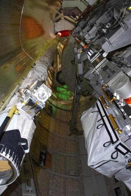 NASA image: KSC-07pd1859