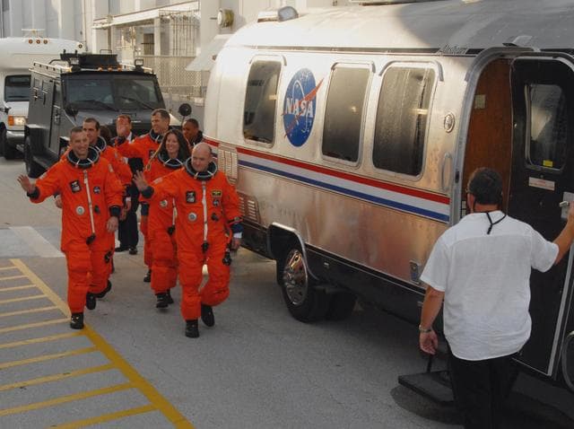 NASA image: KSC-07pd1976
