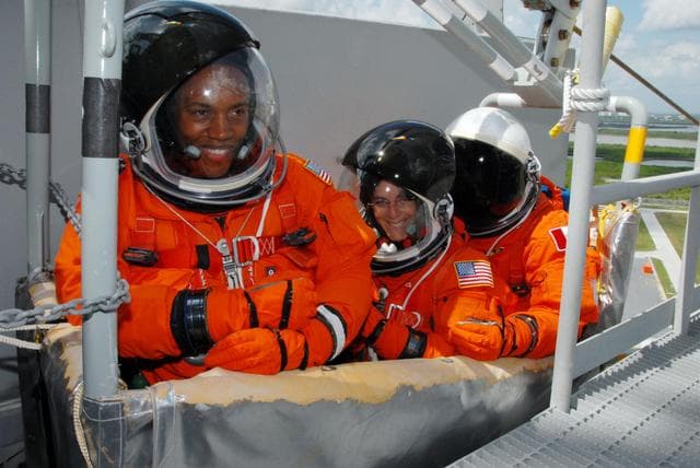NASA image: KSC-07pd2000
