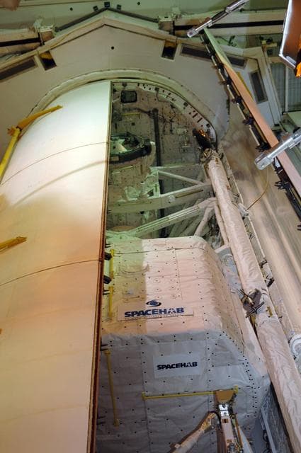 NASA image: KSC-07pd2050