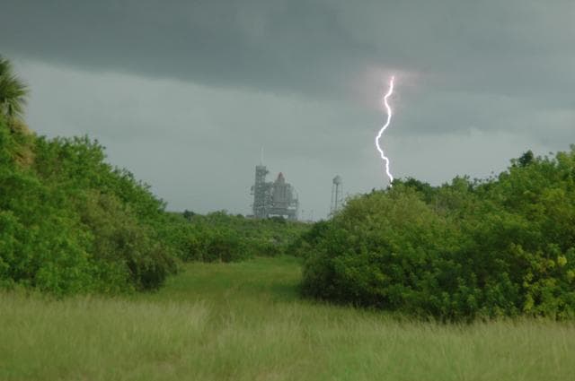NASA image: KSC-07pd2110