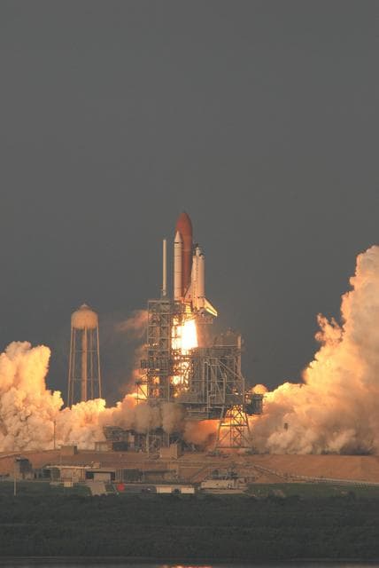 NASA image: KSC-07pd2254