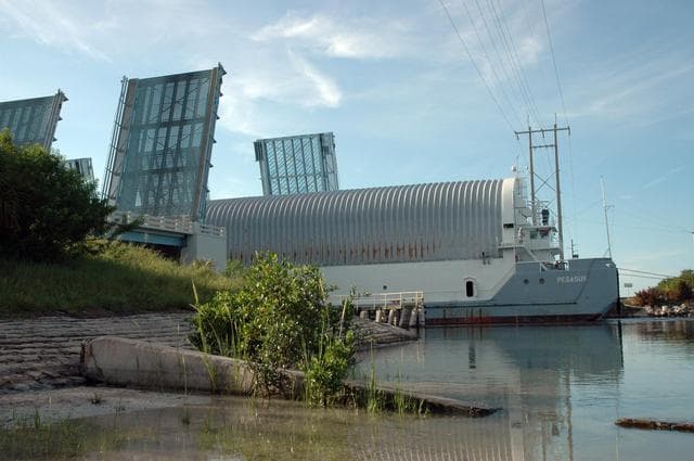 NASA image: KSC-07pd2453