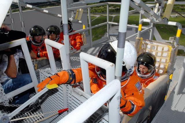 NASA image: KSC-07pd2801