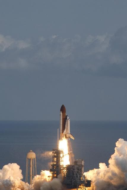 NASA image: KSC-07pd2950