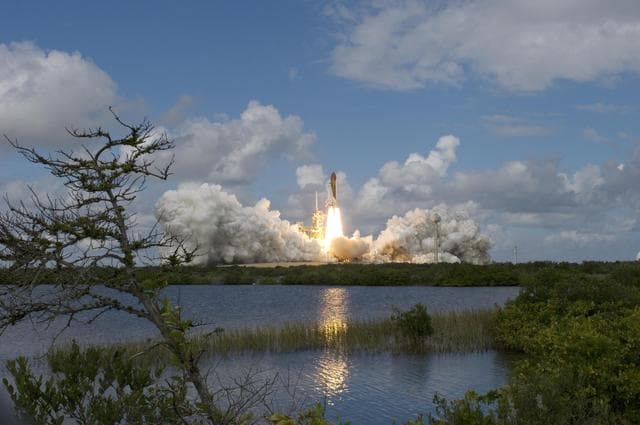NASA image: KSC-07pd2958