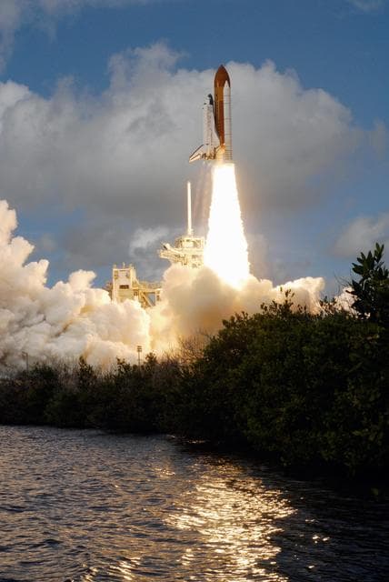 NASA image: KSC-07pd2959
