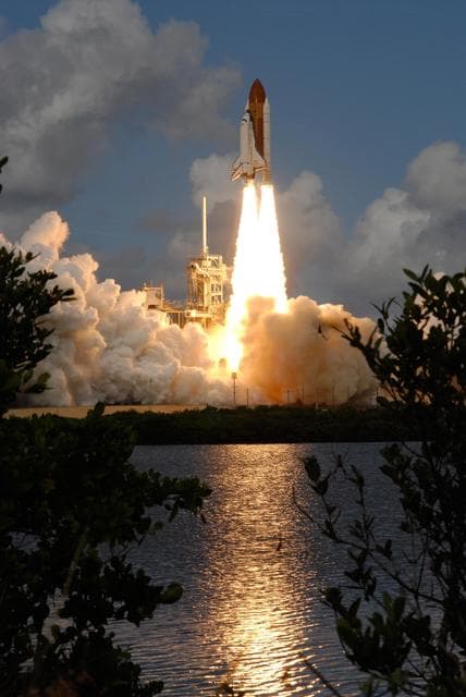 NASA image: KSC-07pd2961