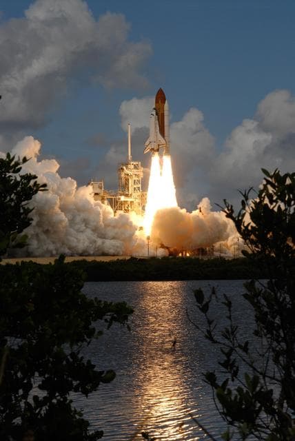 NASA image: KSC-07pd2964