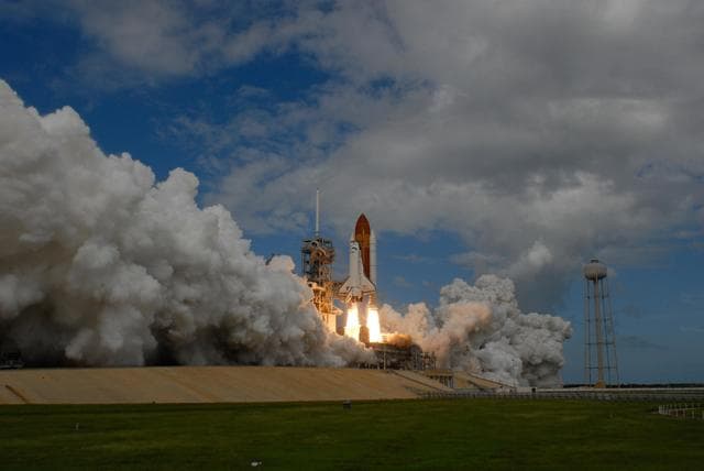 NASA image: KSC-07pd2965