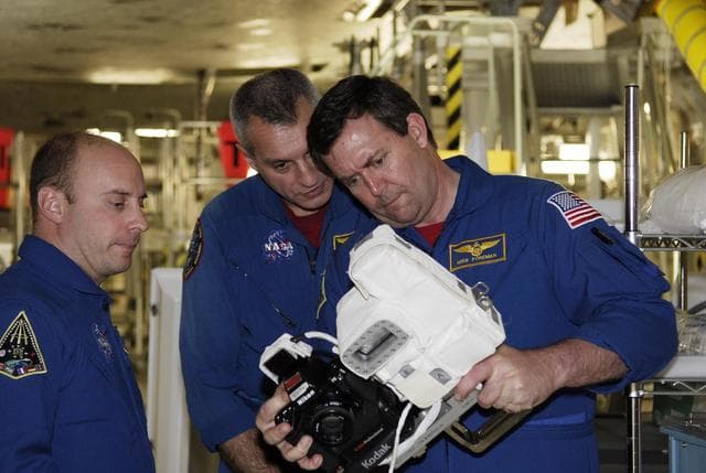 NASA image: KSC-07pd3564A