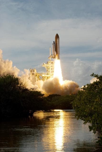 NASA image: KSC-08pd0213