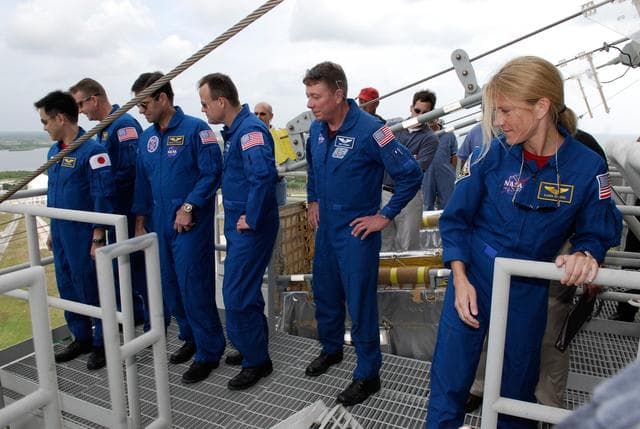 NASA image: KSC-08pd1213