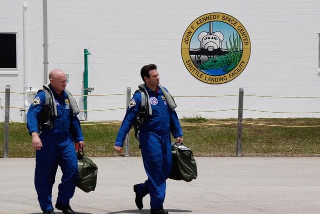 NASA image: KSC-08pd1266