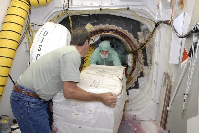 NASA image: KSC-08pd1464