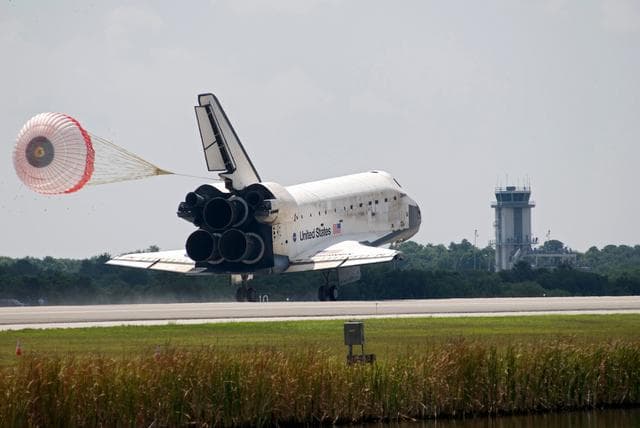 NASA image: KSC-08pd1703
