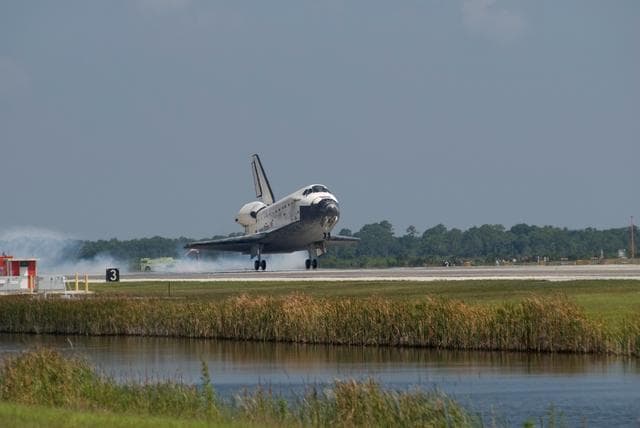 NASA image: KSC-08pd1705