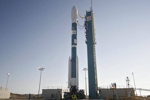 NASA image: KSC-08pd1813