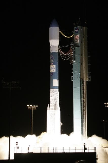 NASA image: KSC-08pd1819