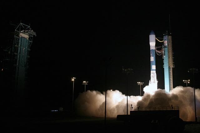 NASA image: KSC-08pd1822