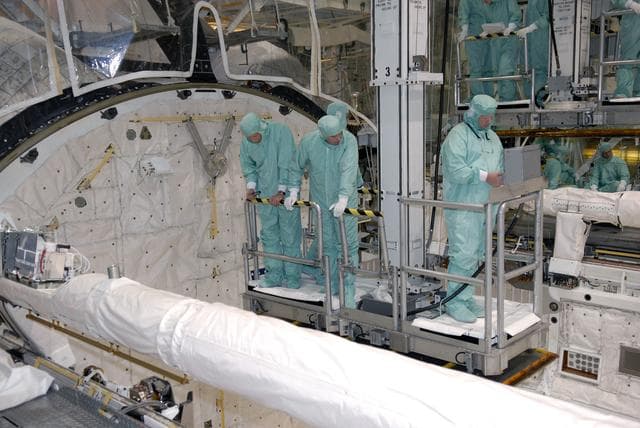 NASA image: KSC-08pd2252